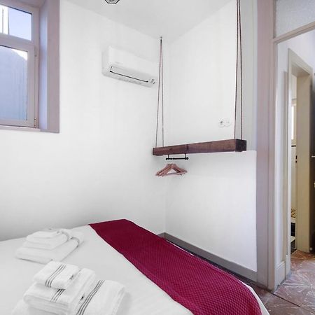 Crooked Floor House - 1St Floor Apartment Porto Luaran gambar
