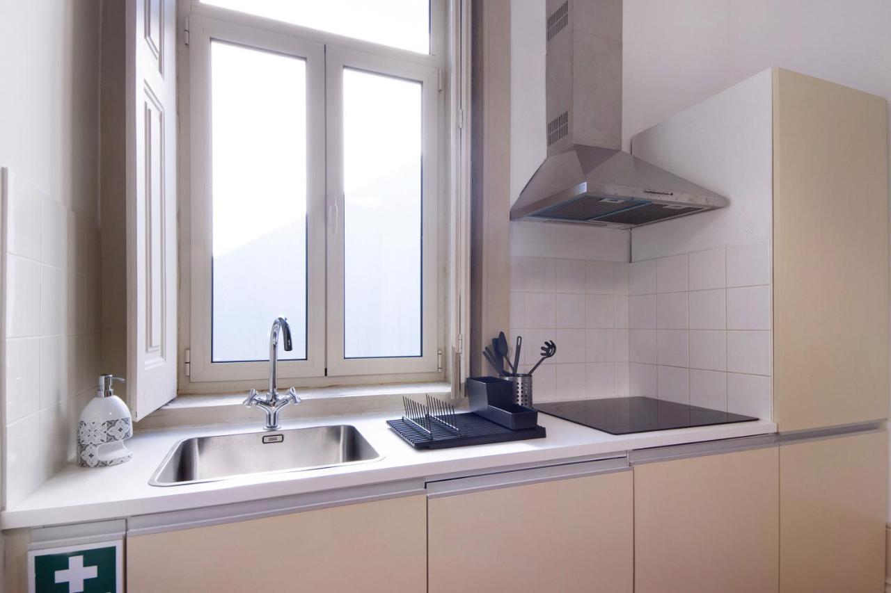 Crooked Floor House - 1St Floor Apartment Porto Luaran gambar