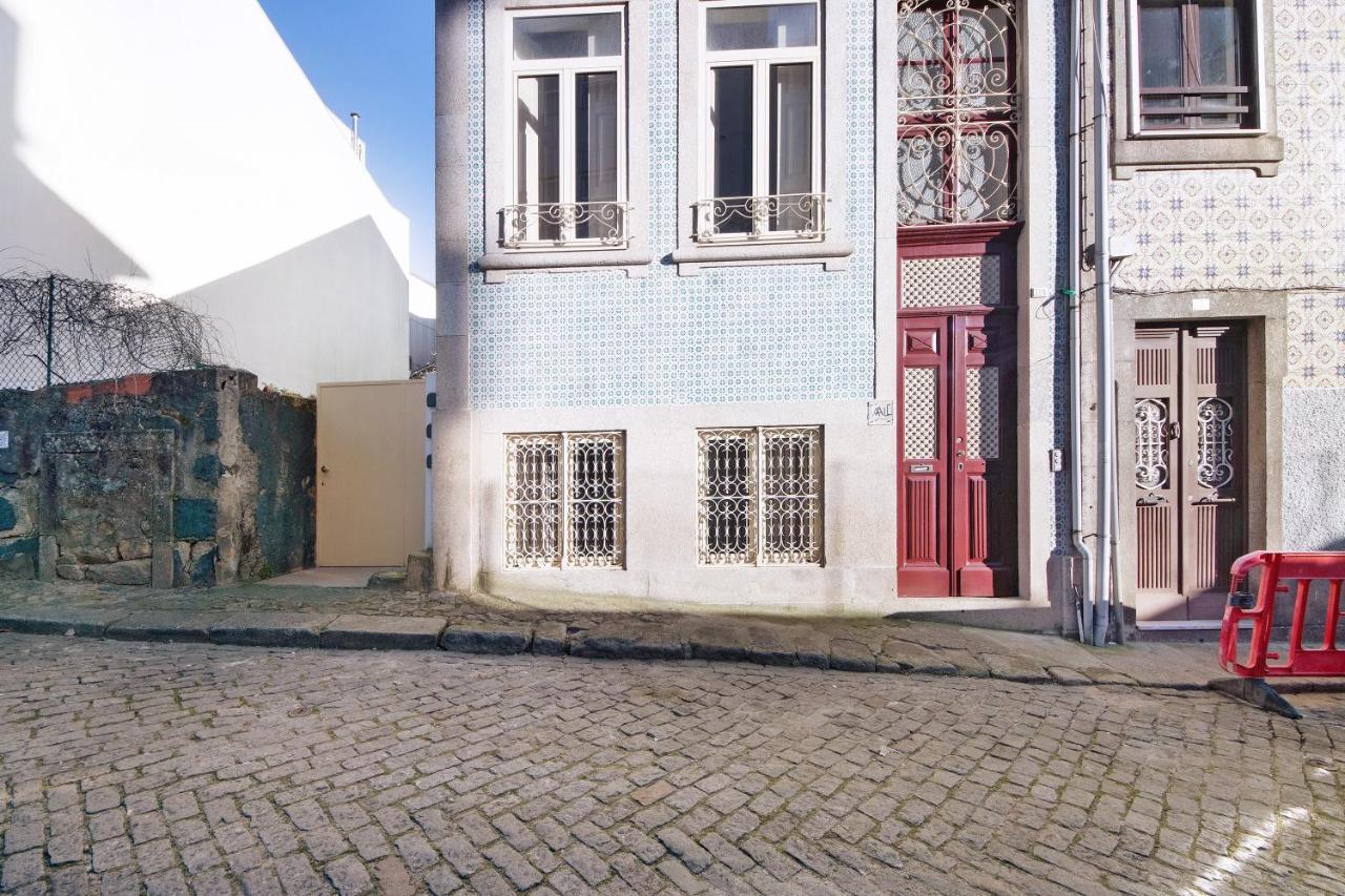 Crooked Floor House - 1St Floor Apartment Porto Luaran gambar